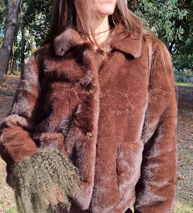 Giacca in ecofur con taschine e polsini in pelliccia  4324023 - PHO Firenze